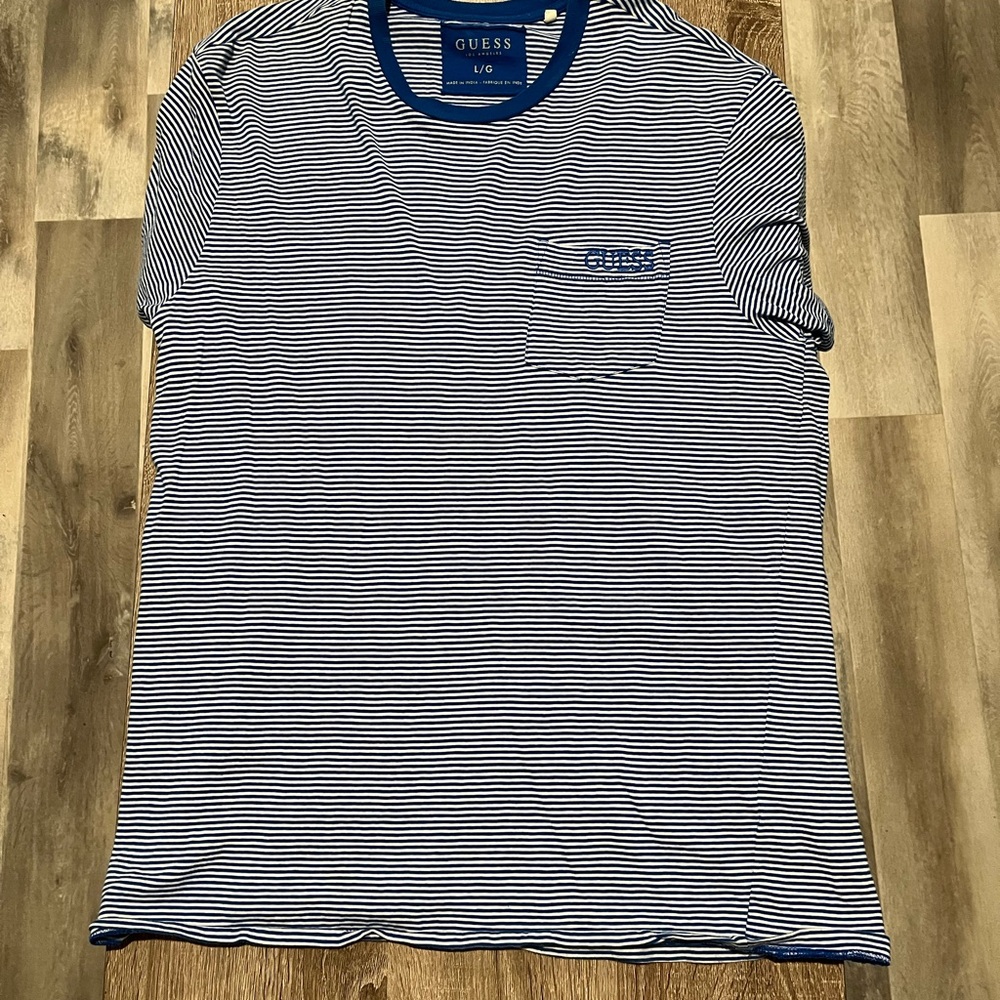 VINTAGE GUESS Men's Striped Blue T-Shirt - UNWORN